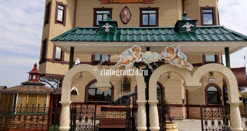 Большой дом с рестораном.  Ярославское ш. 40 км.с Лешково  / Воздвиженское
